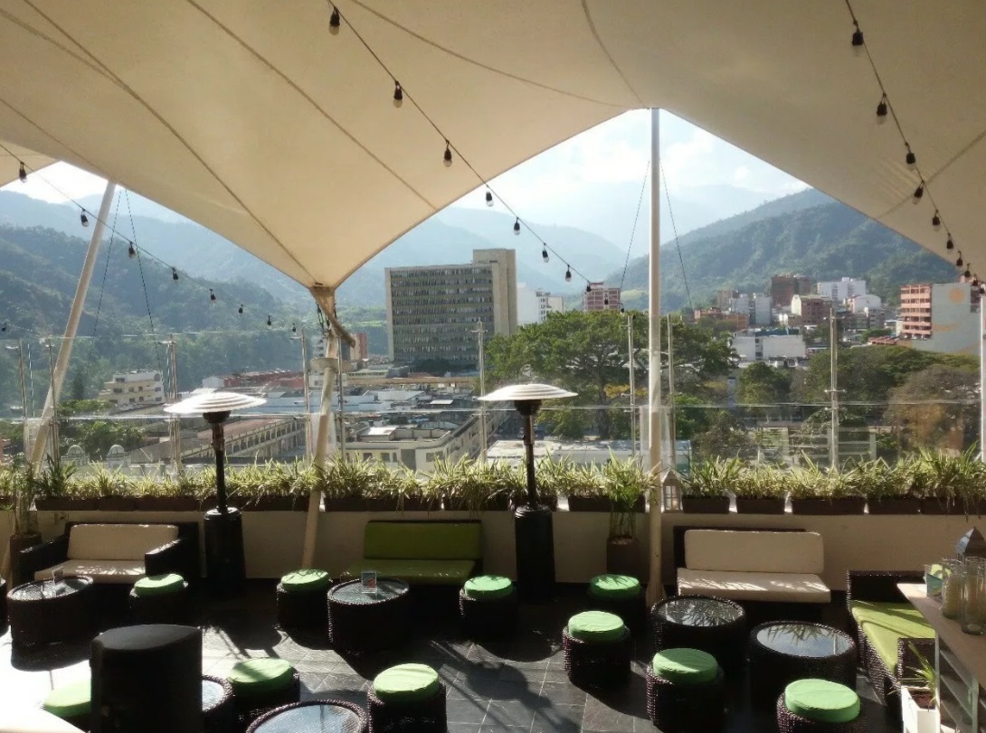 Cod: 18 LOCAL COMERCIAL EN EL CENTRO DE LA CIUDAD - PISO 14 761 M2