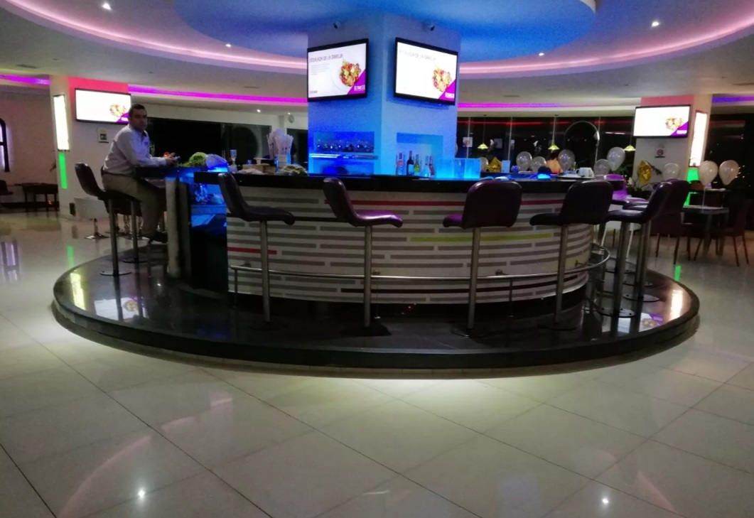 Cod: 18 LOCAL COMERCIAL EN EL CENTRO DE LA CIUDAD - PISO 14 761 M2