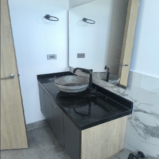 Cod: 21 CASA PARA ESTRENAR EN ALTOS DE LA CAROLINA Área de vivienda 263,98 MTS2