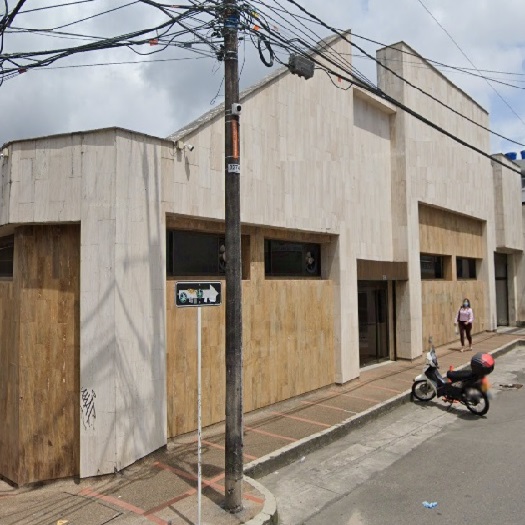 Cod: 30 EDIFICIO MULTIFUNCIONAL  AREA CONSTRUIDA  : 1176 M2.  AREA DE TERRENO  : 1136 M2.  AREA MEZANINE : 250 M2.